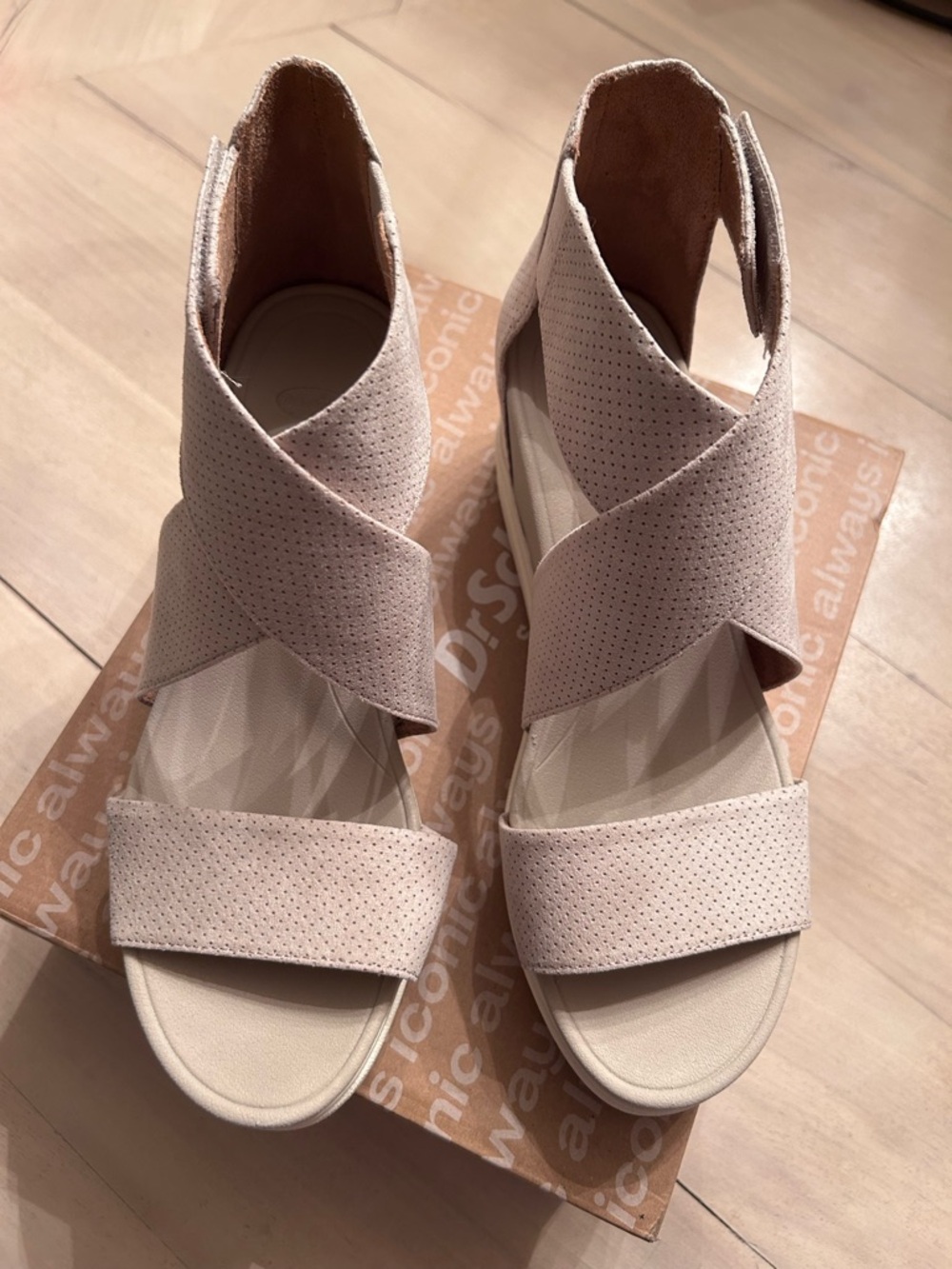 Women's Dr Scholl’s Sheena Beige Crisscross Wedge Sandals size 9 NIB